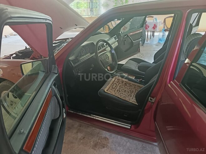 Mercedes 200 E-12