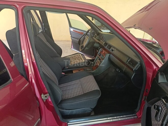 Mercedes 200 E-15