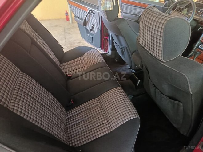 Mercedes 200 E-13