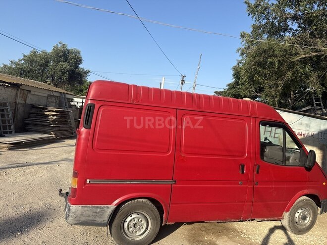 Ford Transit-4