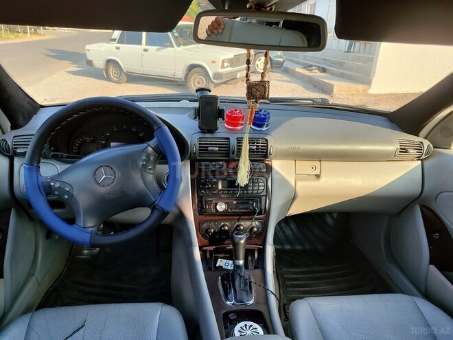 Mercedes C 240 4MATIC-13