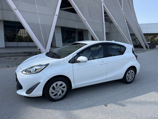 Toyota Aqua-5
