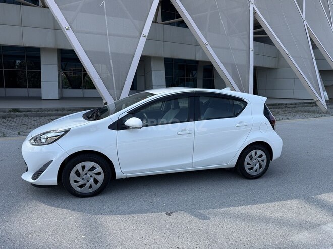 Toyota Aqua-6
