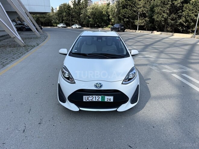 Toyota Aqua-2