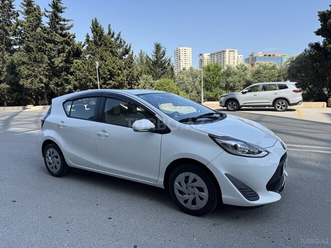 Toyota Aqua-4