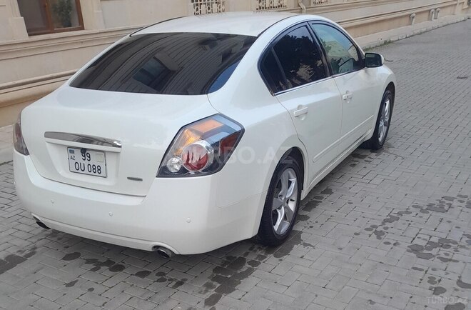 Nissan Altima-2