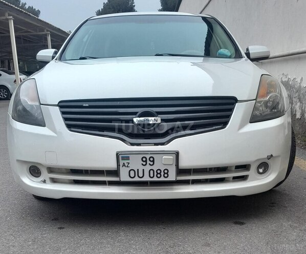 Nissan Altima-8