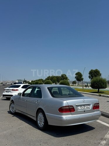Mercedes E 240-3
