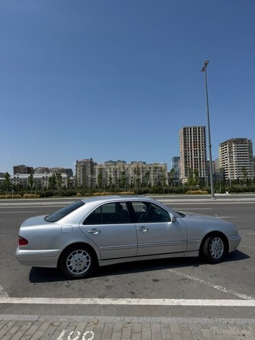Mercedes E 240-5