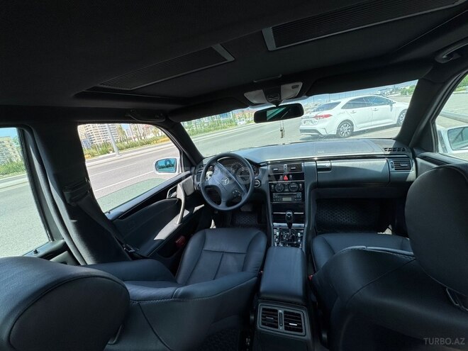 Mercedes E 240-8