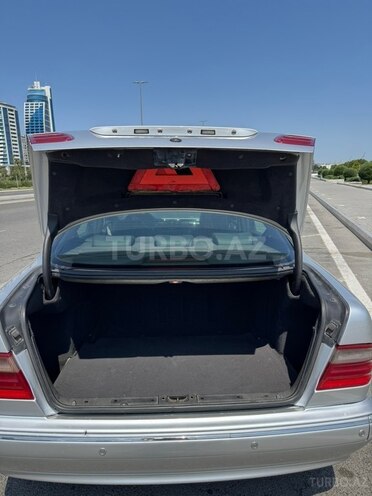 Mercedes E 240-6