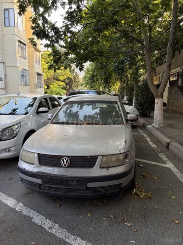 Volkswagen Passat-1