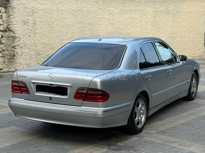 Mercedes E 220-4