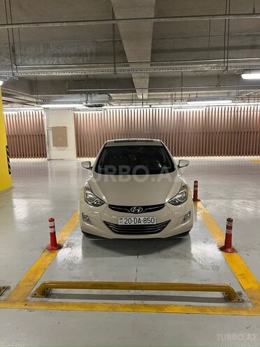 Hyundai Elantra-2