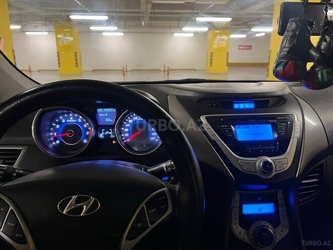 Hyundai Elantra-9