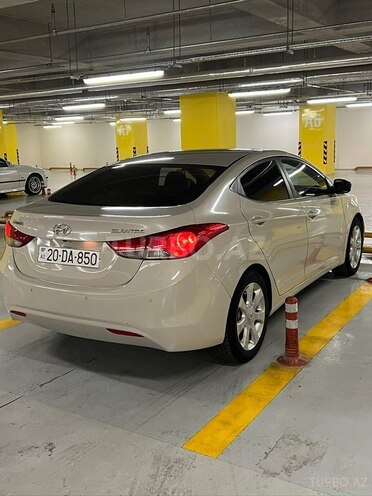 Hyundai Elantra-7