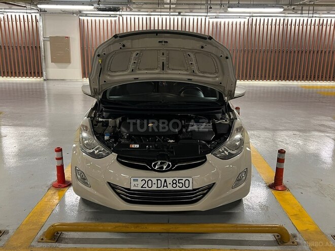 Hyundai Elantra-6