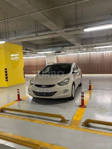 Hyundai Elantra-3