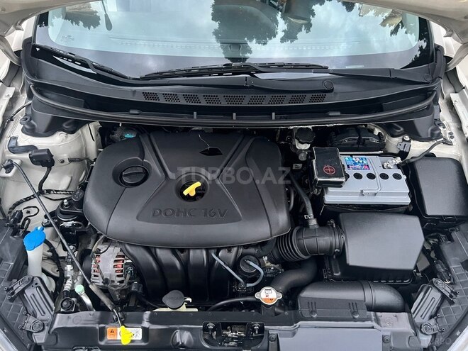 Hyundai Elantra-8