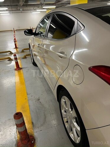 Hyundai Elantra-5