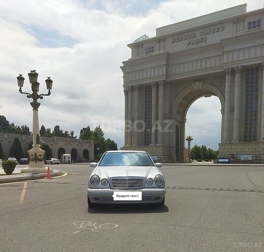 Mercedes E 240-1