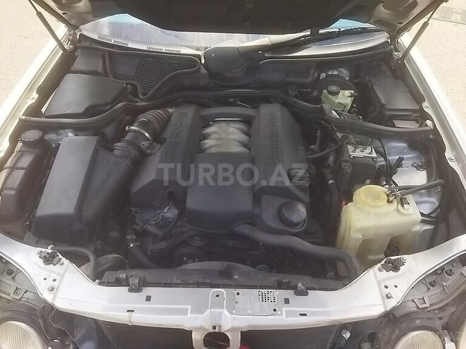 Mercedes E 240-3