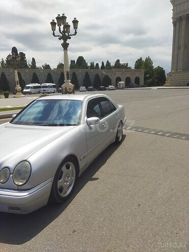 Mercedes E 240-7