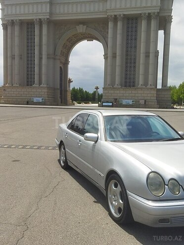 Mercedes E 240-8