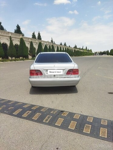 Mercedes E 240-2
