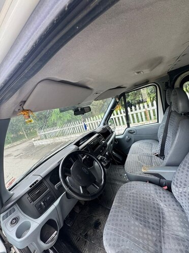 Ford Transit-8
