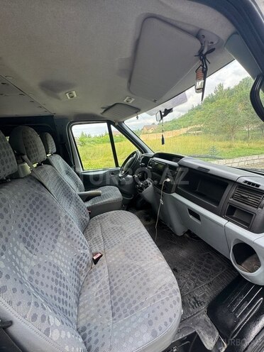 Ford Transit-9