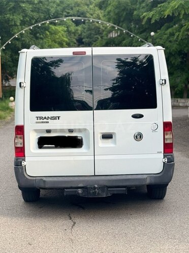 Ford Transit-7