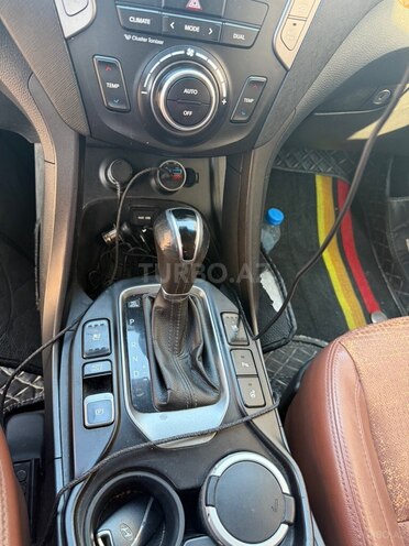 Hyundai Santa Fe-12