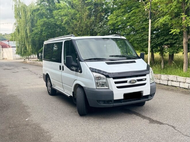 Ford Transit-3