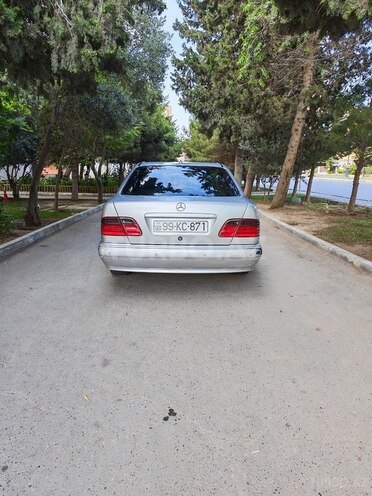 Mercedes E 270-2