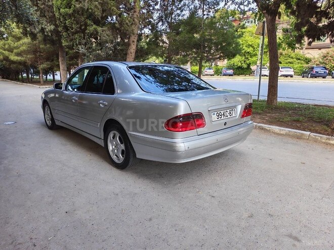 Mercedes E 270-4