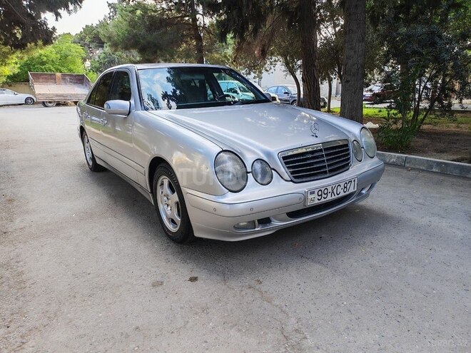 Mercedes E 270-3