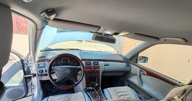 Mercedes E 270-8
