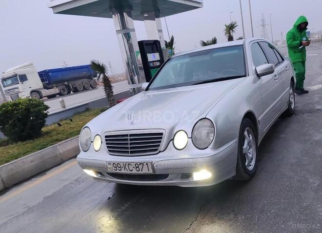 Mercedes E 270-7