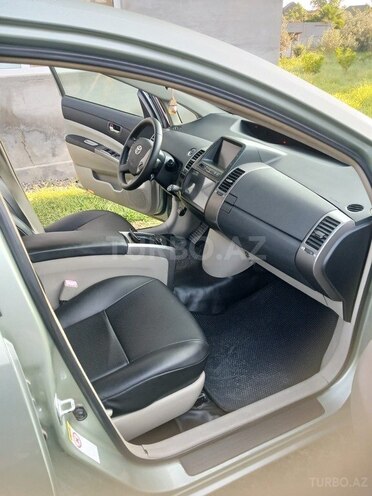 Toyota Prius-5