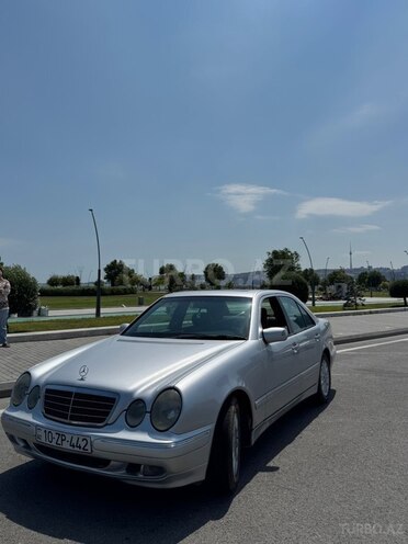 Mercedes E 240-2