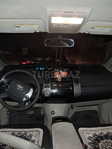 Toyota Prius-2