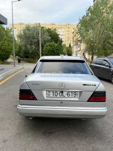 Mercedes E 220-4