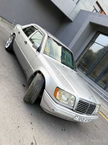 Mercedes E 220-1