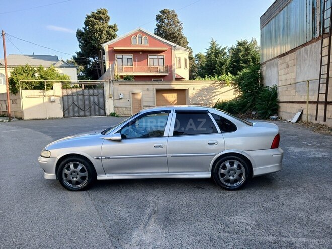 Opel Vectra-12