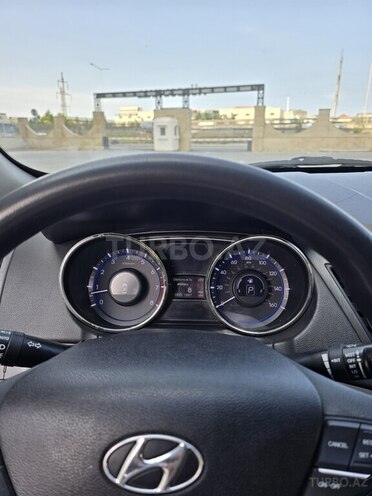 Hyundai Sonata-8