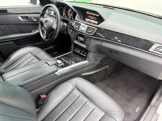 Mercedes E 220-11