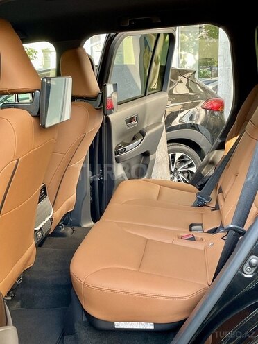 Toyota Land Cruiser-7