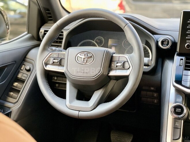 Toyota Land Cruiser-9