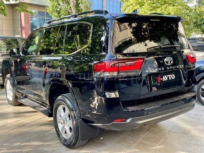 Toyota Land Cruiser-13